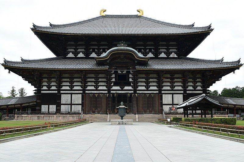 Kuil Todai-ji, satu tempat wisata murah di Jepang yang bisa dikunjungi solo traveler dengan anggaran terbatas.