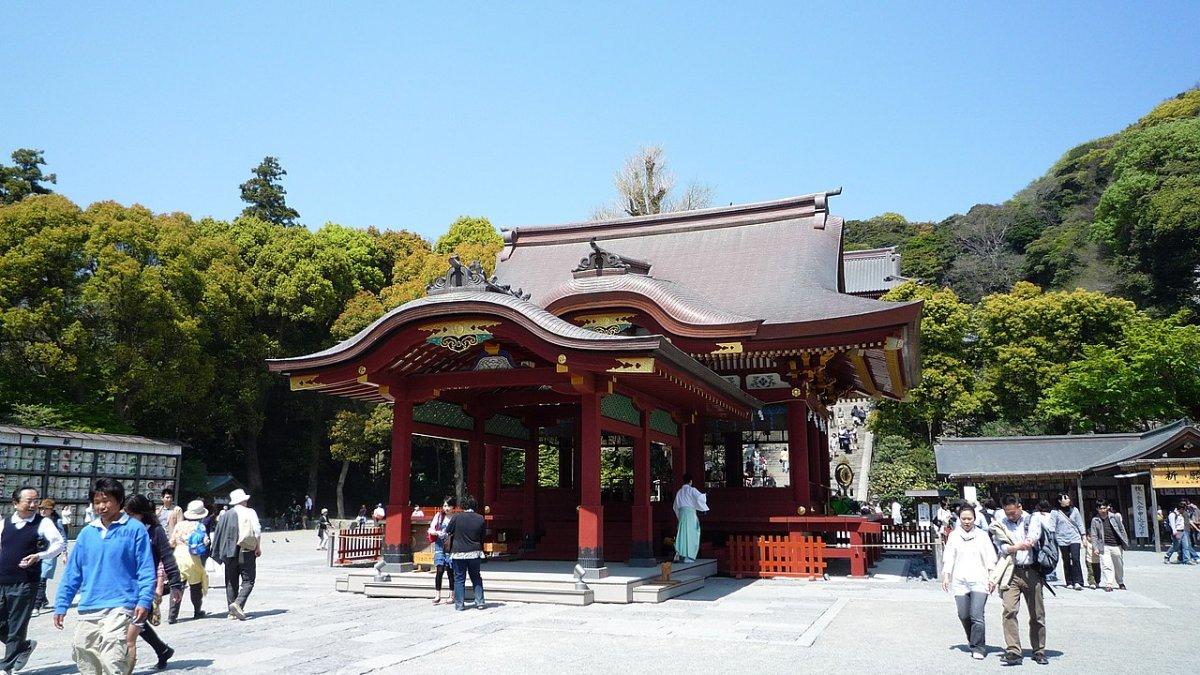Kuil Tsurugaoka Hachimangu, satu tempat wisata terbaik di Kamakura Jepang.