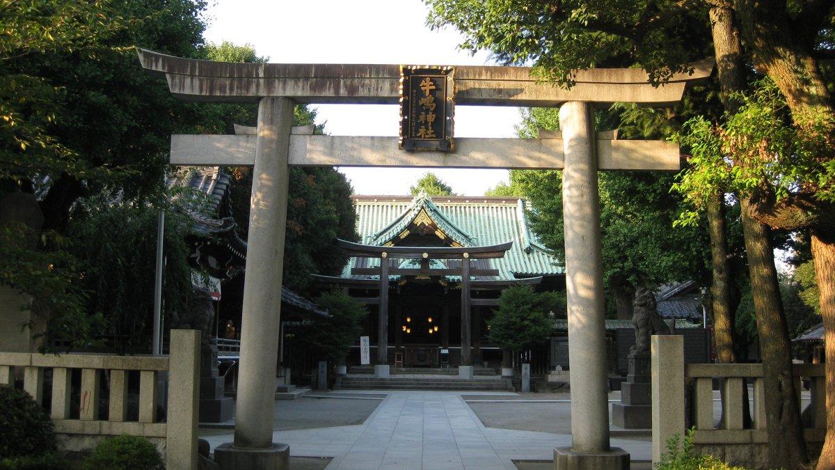 Kuil Ushijima, satu tempat wisata terbaik di Sumida Tokyo Jepang.