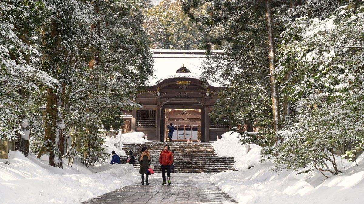 Kuil Yahiko, satu kuil terbaik di Hokkaido Jepang yang menarik buat dijelajahi.