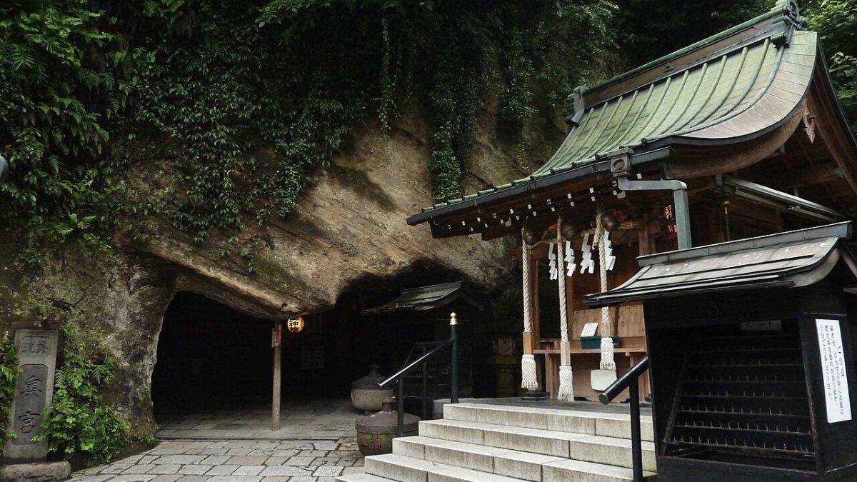 Kuil Zeniarai Benten, satu tempat wisata terbaik di Kamakura Jepang.