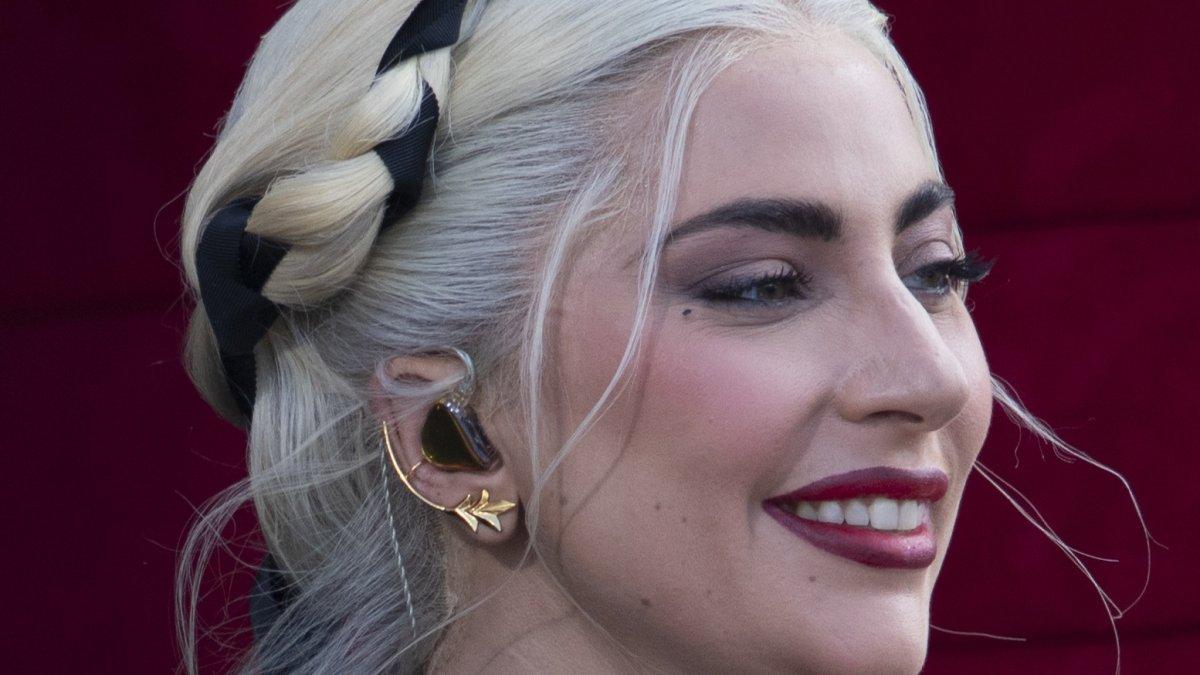 Kuku Lady Gaga, satu barang selebriti teraneh yang pernah dijual.