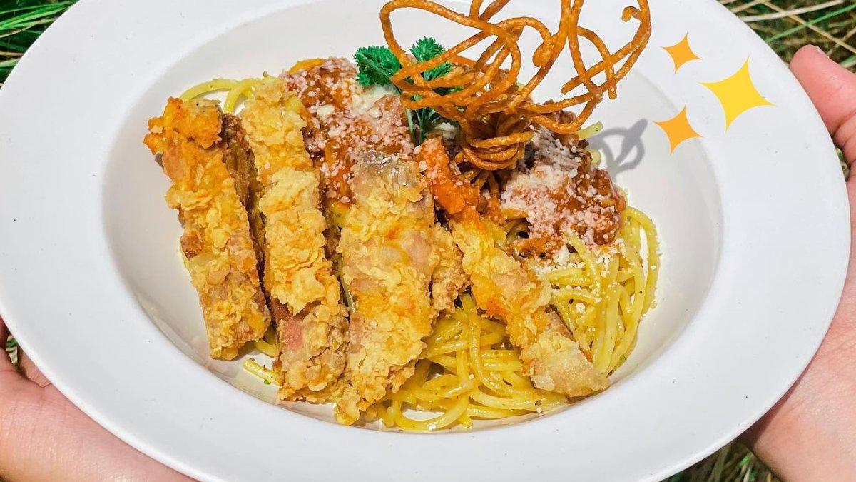 Kuliner di De Mangol View, satu tempat wisata hits di Jogja.