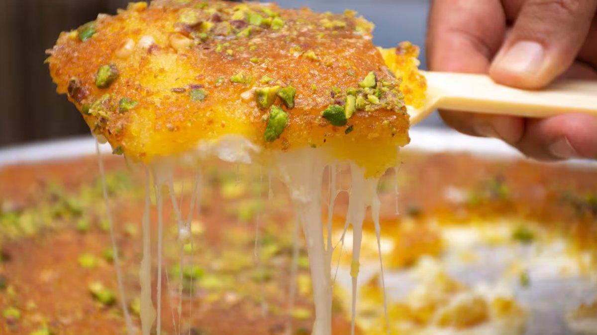 Kunafa, satu makanan dan minuman lezat yang wajib kamu coba saat liburan ke Dubai.