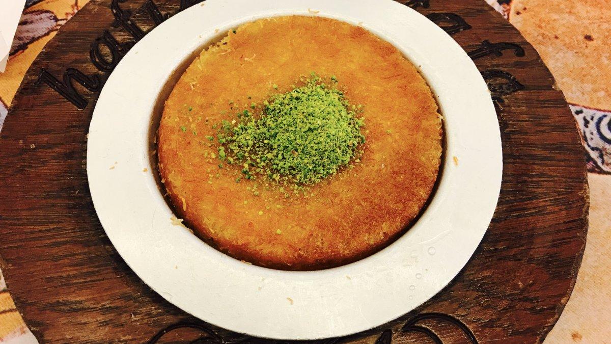Kunafa, satu makanan khas Arab Saudi yang cocok buat dijadikan menu sarapan enak dan mengenyangkan.