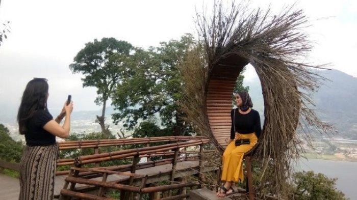 Kunjungan Wisatawan di Selfie Ayunan Wanagiri, Buleleng, Bali