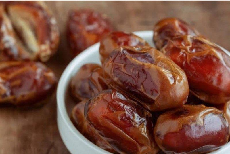 Kurma Khalas, satu kurma khas Arab Saudi yang cocok buat kamu jadikan oleh-oleh.