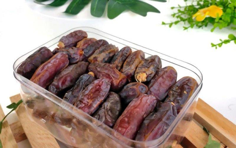Kurma Mabroom, satu kurma khas Arab Saudi yang cocok buat kamu jadikan oleh-oleh.