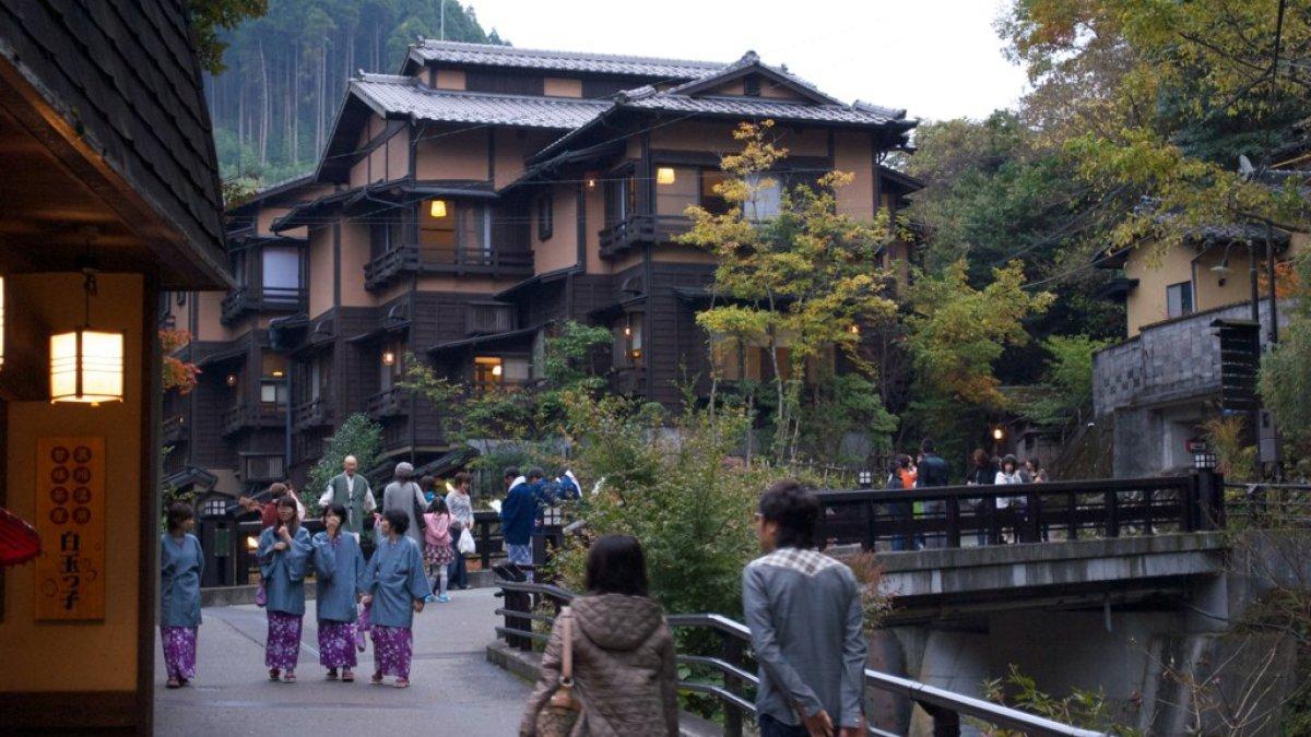 Kurokawa Onsen, satu tempat wisata terbaik di Kumamoto Jepang.