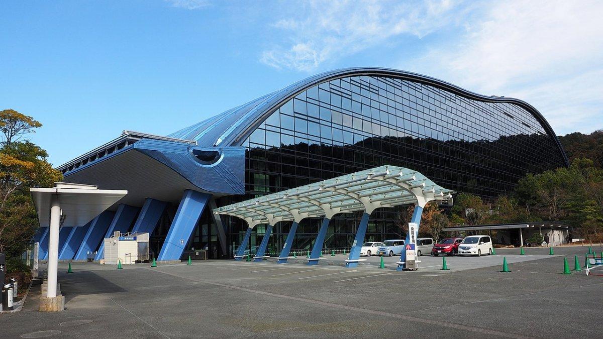 Kyushu National Museum, satu tempat wisata terbaik di Fukuoka Jepang yang menarik buat dijelajahi saat pertama kali liburan ke sana.