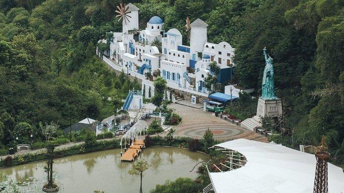 Landmark beberapa negara yang ada di WOW Sarae Hills, tempat wisata di Kecamatan Lembang, Kabupaten Bandung Barat, Jawa Barat.