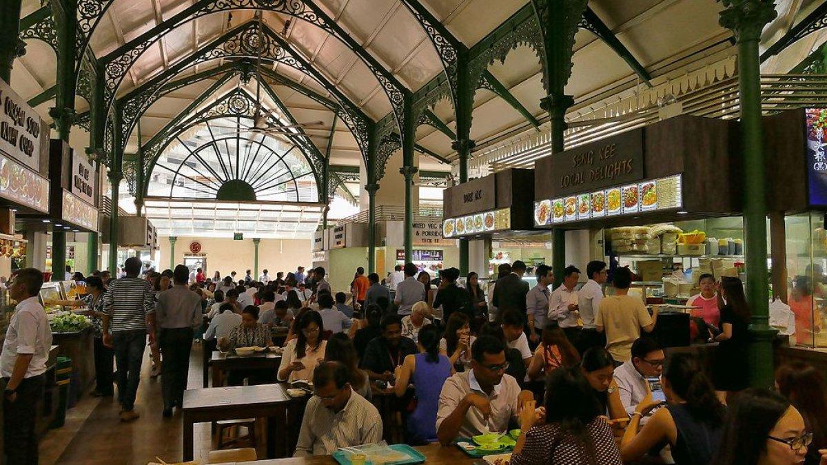 Lau Pa Sat, satu tempat makan murah di Singapura.