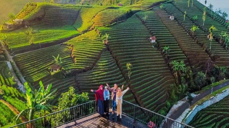 Lawang Saketeng.