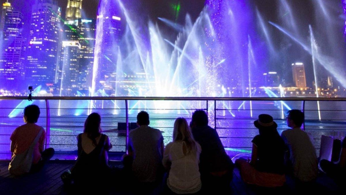 Le Noir, satu tempat terbaik untuk menonton kembang api tahun baru di Singapura.
