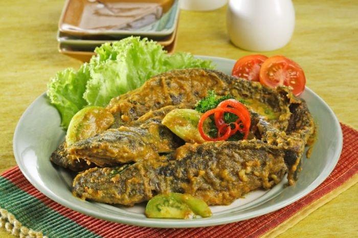 Lele goreng masak rawit.