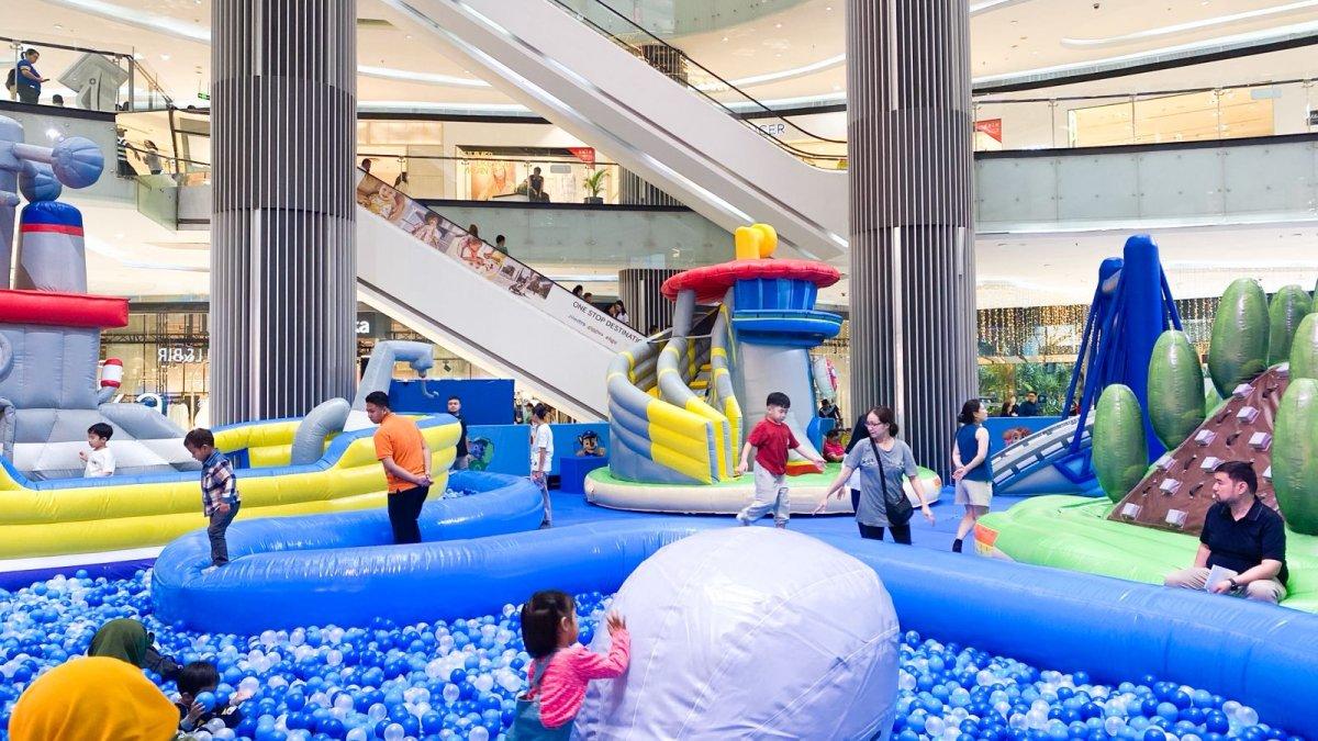 Liburan sekolah makin seru di Lippo Malls! Ada wahana bermain besar, lautan bola, dan meet & greet seru bareng karakter kesayangan si kecil!