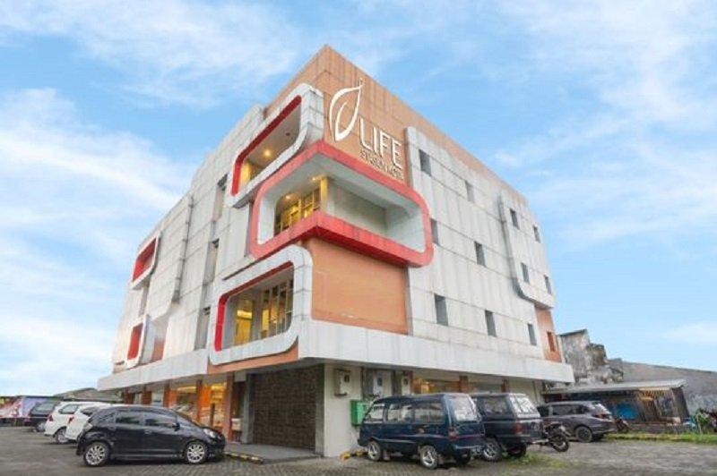 Life Hotel Stasiun Kota Surabaya, satu hotel murah di Surabaya, Jawa Timur.