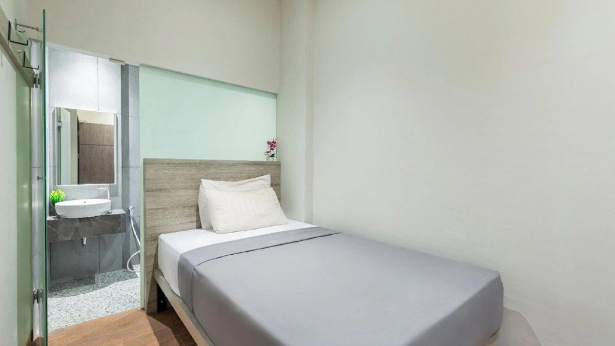 Lively Hotel City Center Surabaya, satu hotel murah di Surabaya, Jawa Timur.