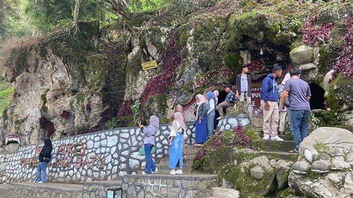 Lokasi Gua Putri Pukes tepatnya berada di Desa Mendale, Kecamatan Kebayakan, Aceh Tengah.