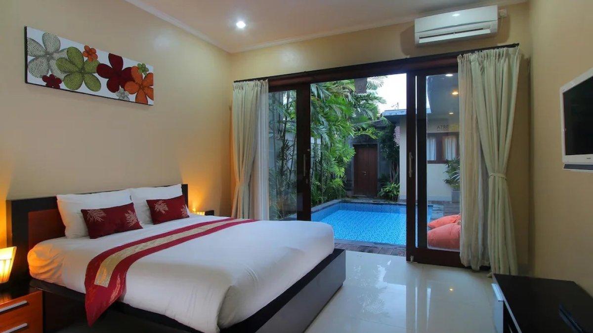 Lotus Tirta Seminyak Hotel, satu hotel bintang 3 dekat Pantai Seminyak Bali mulai Rp 200 ribuan.
