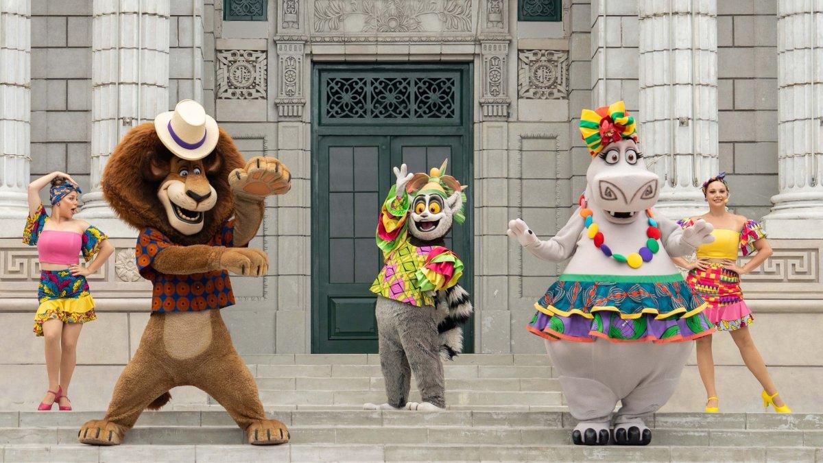 Madagascar's Conga In Concrete Jungle Party di Universal Studios Singapore