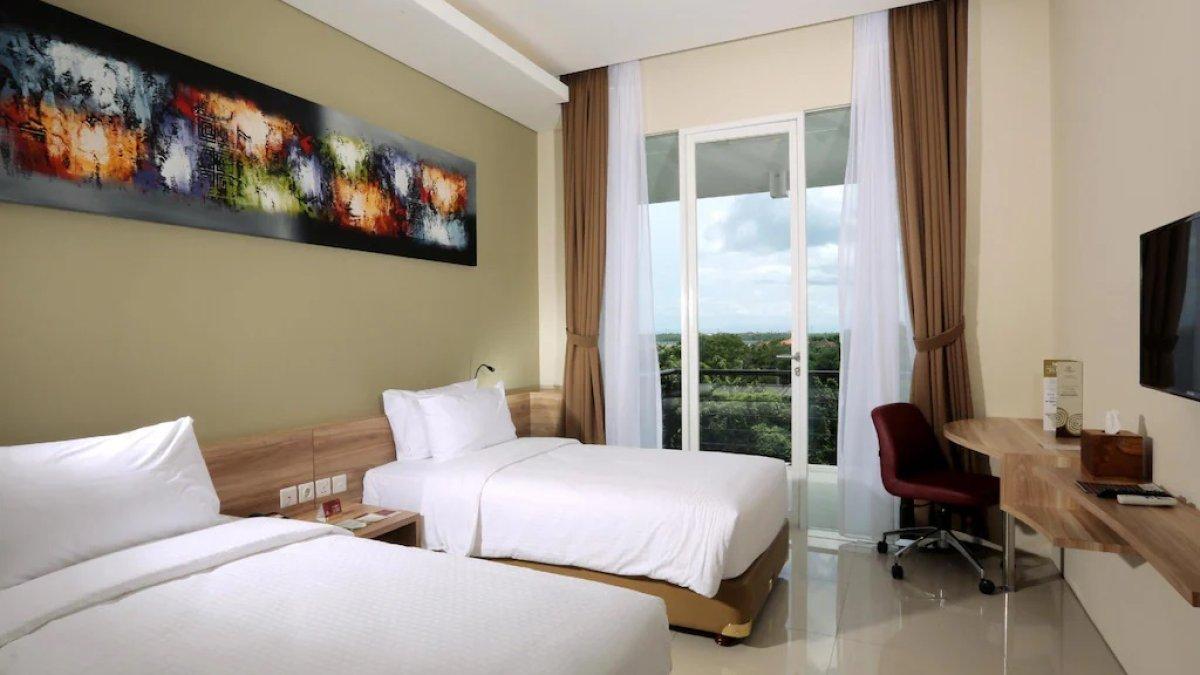 Mahogany Hotel, satu hotel bintang 3 di Nusa Dua Bali yang memiliki rating 8 dengan tarif inap mulai Rp 200 ribuan.