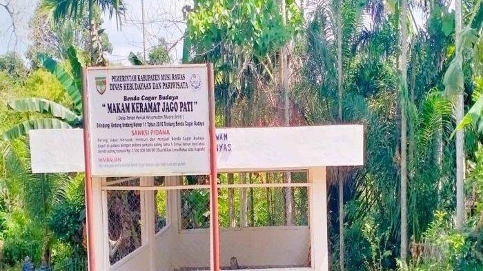 Makam keramat Jago Pati di Desa Tanah Priuk Kecamatan Muara Beliti, Musi Rawas.