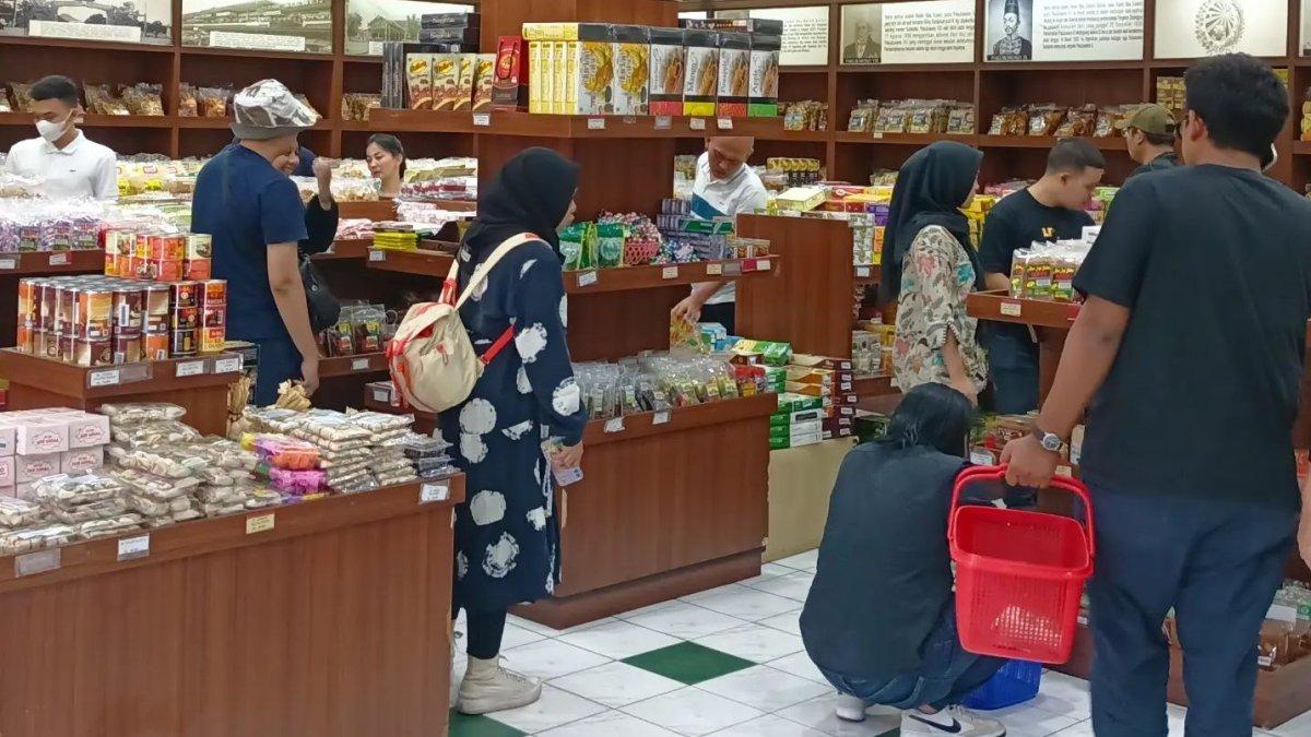 Makutho, satu pusat oleh-oleh di Solo yang lengkap dan murah.