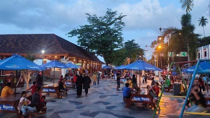 Malalayang Beach Walk Manado.