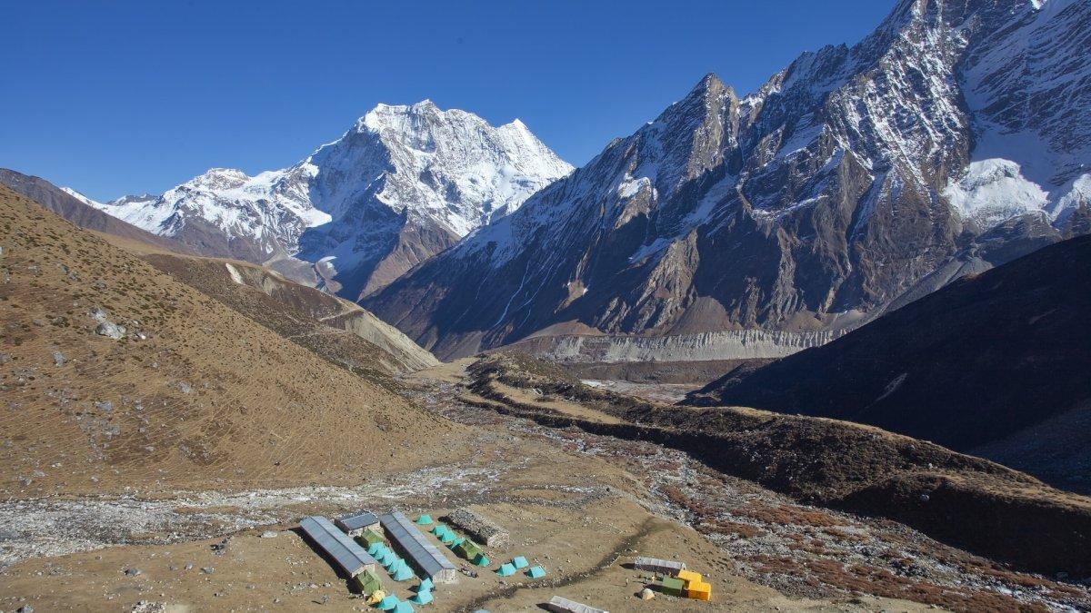 Manaslu, satu gunung tertinggi di dunia.