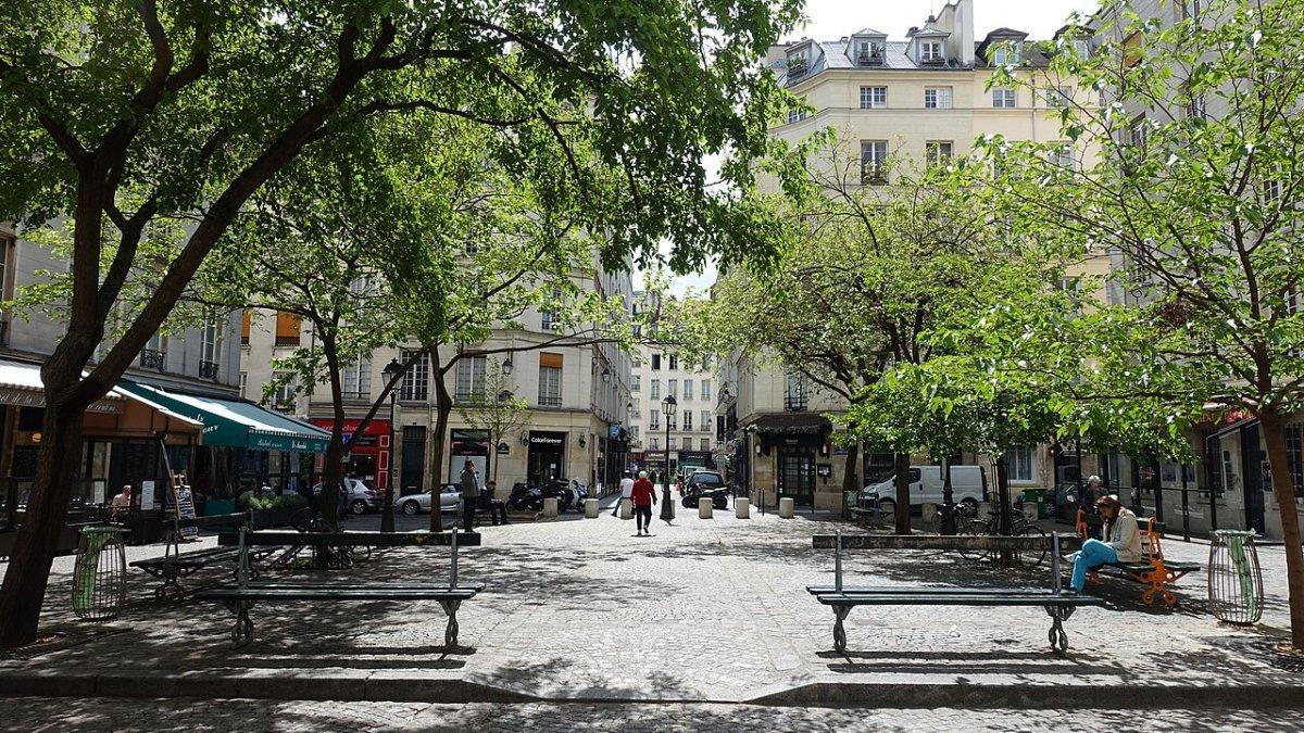 Marais, satu tempat wisata di Paris Prancis yang gratis buat kamu kunjungi.