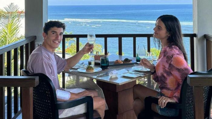 Pembalap Marc Marquez liburan di Bali bersama sang kekasih, Gemma Pinto, dengan menginap di resor mewah dan mengunjungi Ubud.