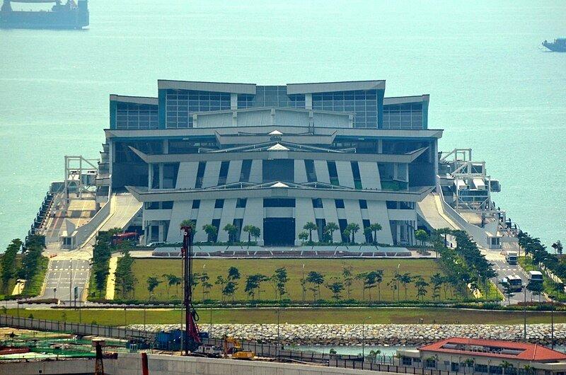 Marina Bay Cruise Centre, satu tempat terbaik nonton kembang api tahun baru di Singapura.