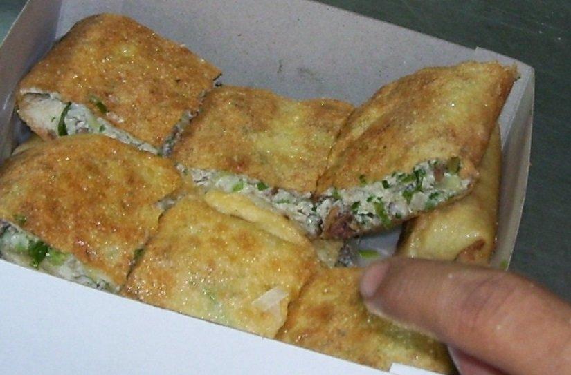 Martabak Telur, satu gorengan yang cocok dinikmati saat berbuka puasa.