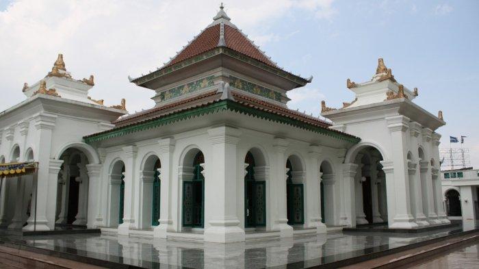Masjid Agung Palembang atau dikenal juga dengan sebutan Masjid Agung Sultan Mahmud Badaruddin Jayo Wikramo.