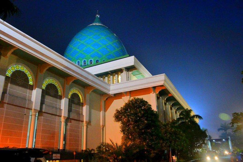 Masjid Al-Akbar, salah satu rekomendasi tempat buat ngabuburit di Surabaya