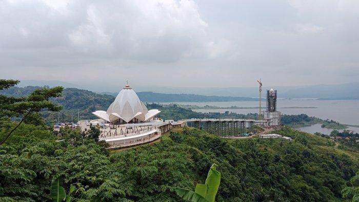 Masjid Al Kamil, satu tempat wisata di Sumedang buat liburan akhir pekan.