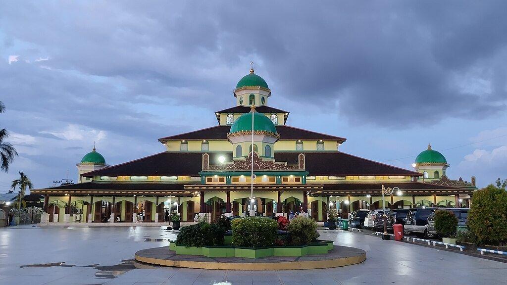 Masjid Jami Sungai Jingah, satu tempat wisata religi di Banjarmasin Kalimantan Selatan.