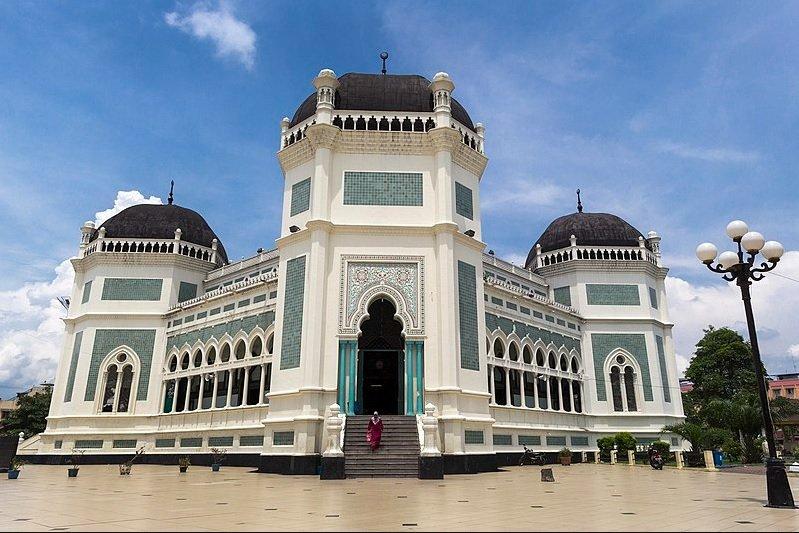 Masjid Raya Al Mashun, salah satu tempat buat ngabuburit di Kota Medan Sumatera Utara.