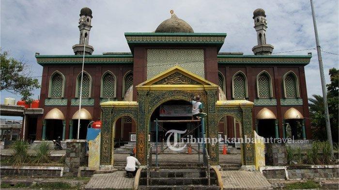 Masjid Raya Pekanbaru, satu tempat wisata sejarah di Pekanbaru Riau yang wajib kamu jelajahi.