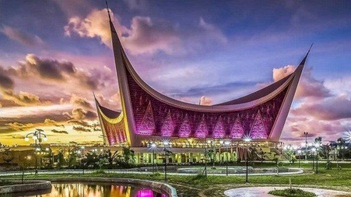 Masjid Raya Sumatera Barat atau dikenal juga sebagai Masjid Mahligai Minang, merupakan masjid terbesar dan termegah di Sumatera Barat.