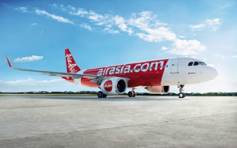 Pesawat AirAsia yang mendarat di bandara.