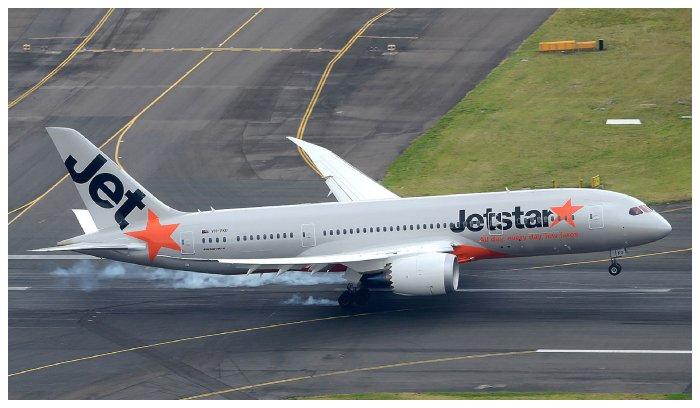 Maskapai Jetstar Asia Airways.