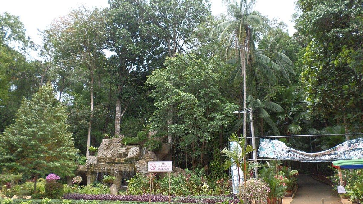 Melaka Botanical Garden, satu tempat wisata alam terbaik di Melaka Malaysia.