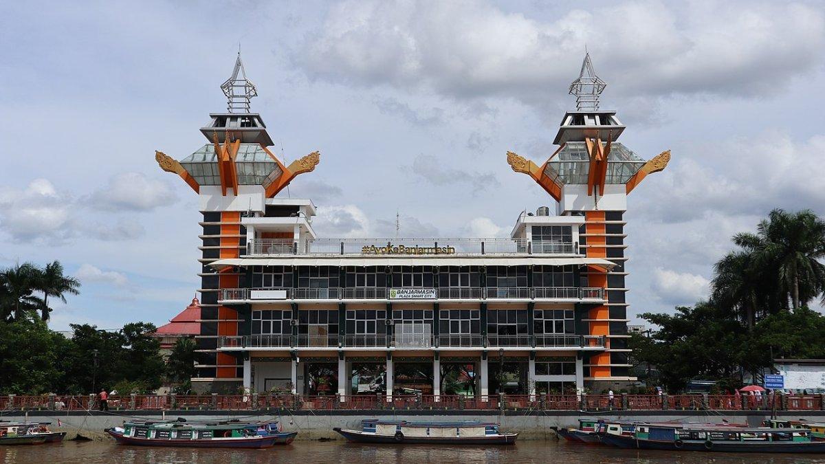Menara Pandang, salah satu ikon wisata di Kota Banjarmasin, Kalimantan Selatan. 