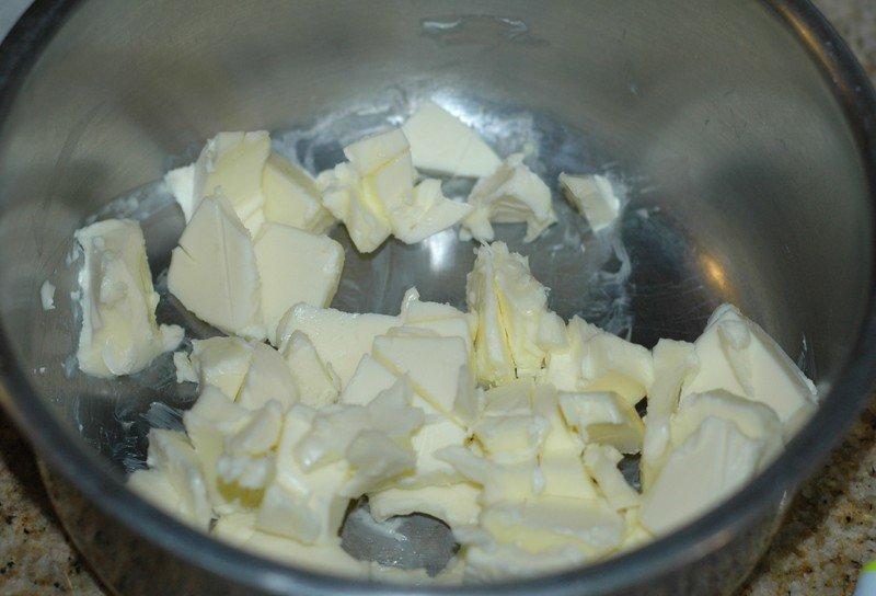 Mentega brendi yang sedang dibuat.