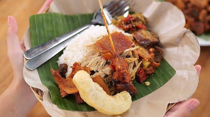 Menu babi guling dari Warung Babi Guling Pak Malen Bali.