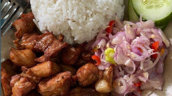 Menu babi sambal matah dari Warung Cahaya Bali.