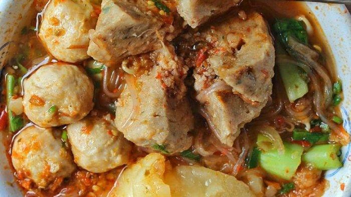 Menu bakso mercon di warung Bakso Gokil Mas Indra di Bogor, Jawa Barat.