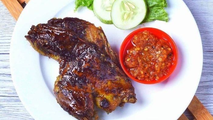 Menu bebek muda bakar di restoran Bebek Salero